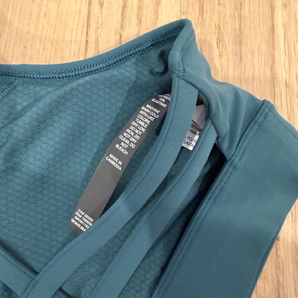 Vuori Yosemite long Line Sports Bra - Picture 4 of 4